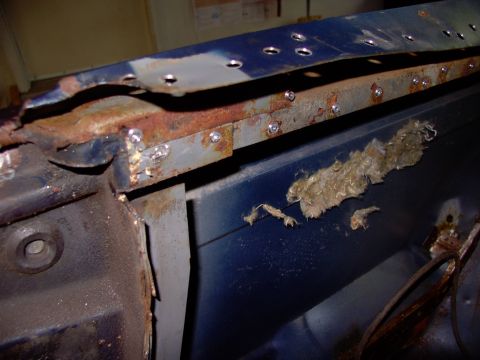 1986 Ford Bronco - Start pulling up from the rear and lever up to release the front, especially the part on the A-pillar.