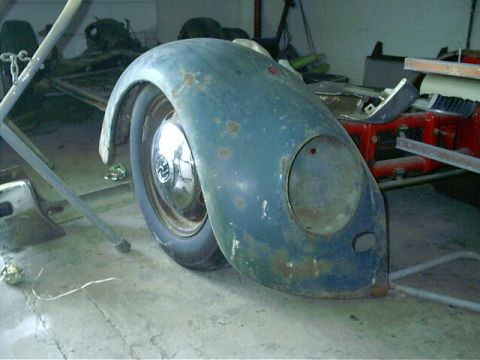 1972 Volkswagen Beetle - Pan with OG paint fender sitting on it. Psssssssssssssssst.. its gettin bagged.