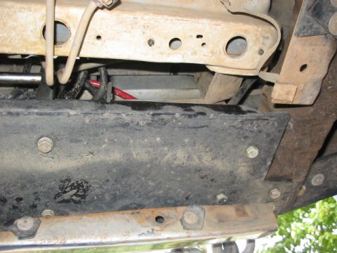 1995 Ford Bronco - shot of mount from underneath looking toward the front. Note how it's cut back around the accordian part of the frame.