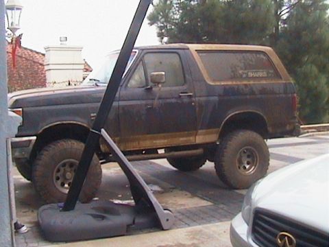 1991 Ford Bronco - This Ford Bronco appears to be from the early 1990s, not a 1991 model.