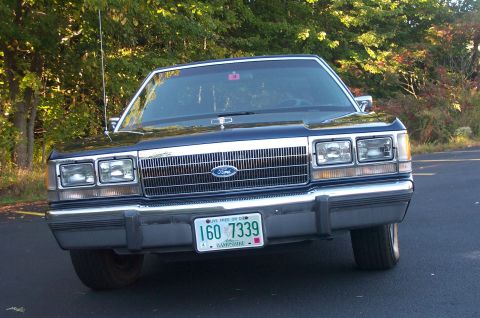 1991 Ford LTD Crown Victoria - This 1991 Ford Crown Victoria LTD is shown from the front, its distinctive grille and New Hampshire license plate.