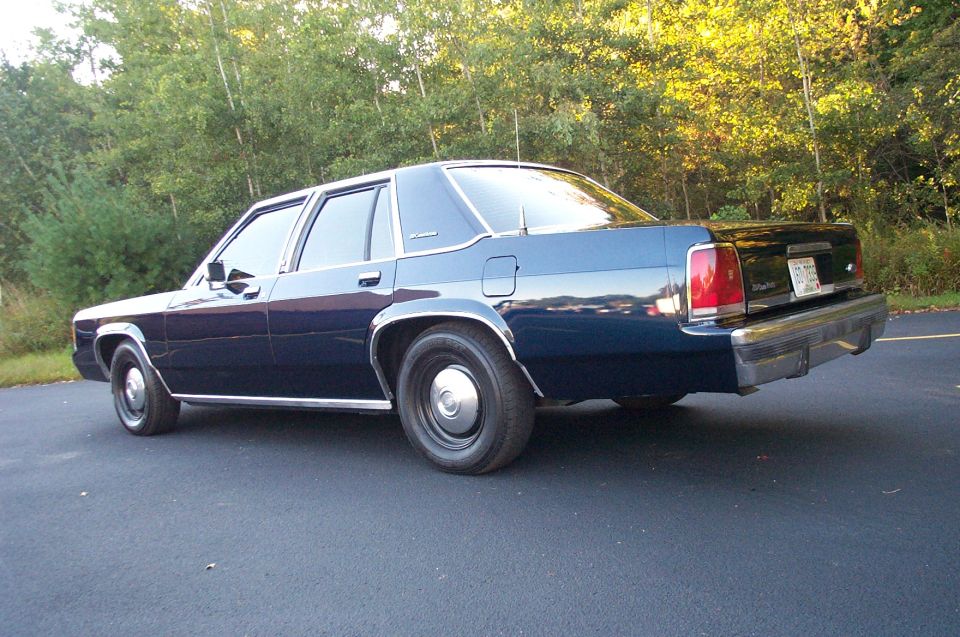 Dark blue 1991 Ford Crown Victoria LTD sedan, rear 3/4 view