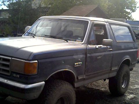 1987 Ford Bronco - left front corner
