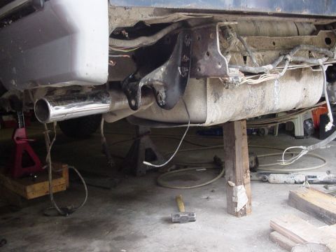 1987 Ford Bronco - other side, notice how perfectly the dual exhaust lines up.