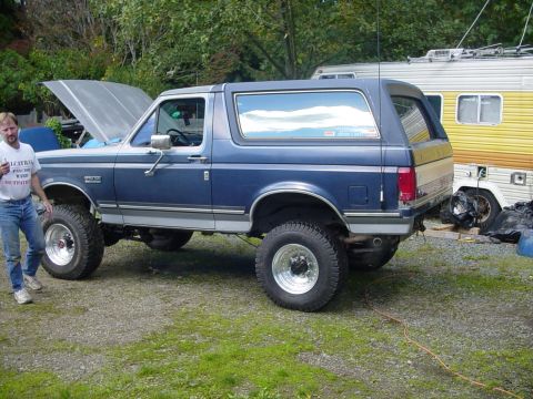 1987 Ford Bronco - lookin good