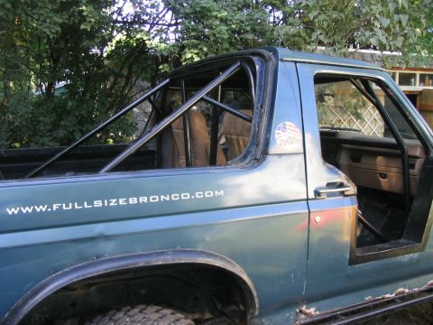 1986 Ford Bronco - This Ford Bronco has a custom roll cage installed and a website address on its side.
