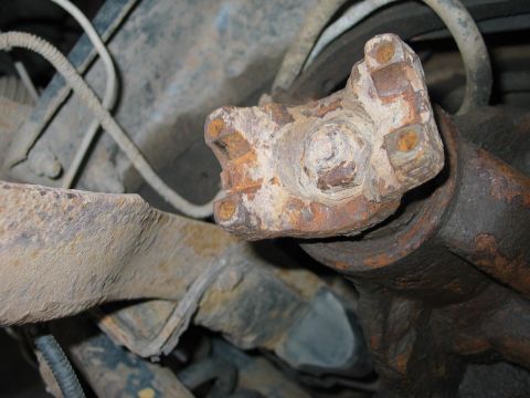 1995 Ford Bronco - Remove the front driveshaft.Take the 4 nuts off the t-case yoke and the 4-nuts of the yoke on the front axle side of the front driveshaft.…