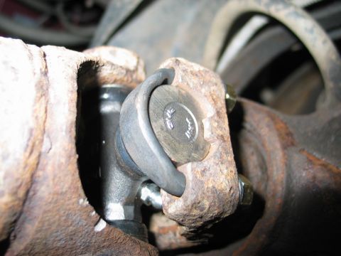 1995 Ford Bronco - In some instances, it may be necessary to cut the u-bolts with a grinder. It is best to cut them so that the "u" part of the bolts falls of…
