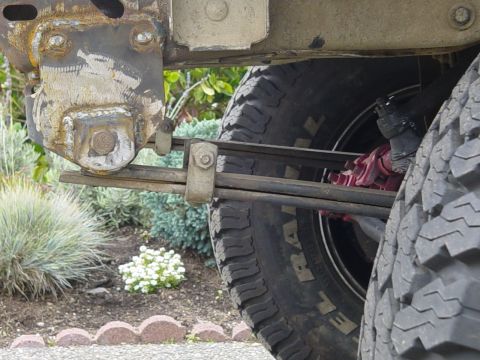 1987 Ford Bronco - front leafs bendin the wrong way
