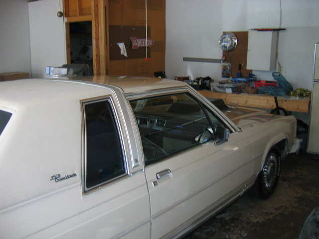 White 1985 Ford Crown Victoria LTD two-door sedan, 3q-front view