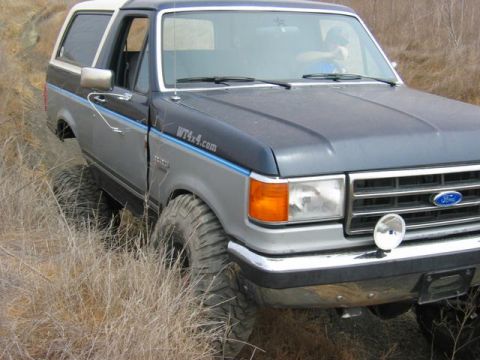 1989 Ford Bronco - This 1989 Ford Bronco is equipped for off-road use, large tires and a 4x4 decal.