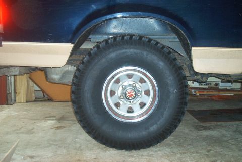 1989 Ford Bronco - Close up of rear right