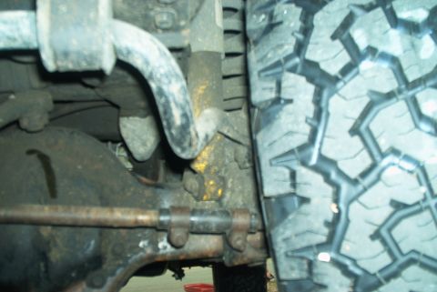 1989 Ford Bronco - Tire in relation to sway bar at full lock right