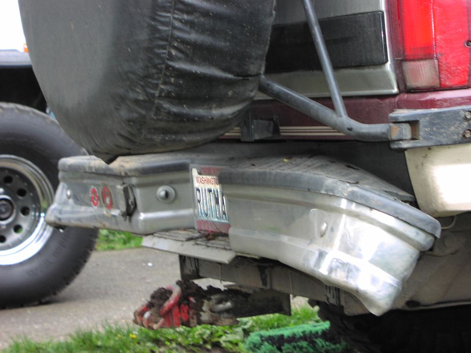 1993 Ford Bronco rear bumper with spare tire and Washington license plate