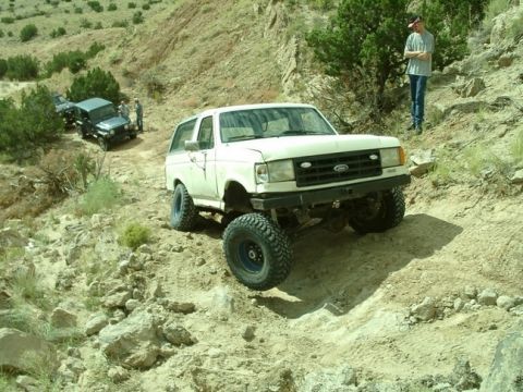 1987 Ford Bronco - this is dons canyon, it tears tires and has a nice bronco eating rut that gives me problems with my lack of a locker