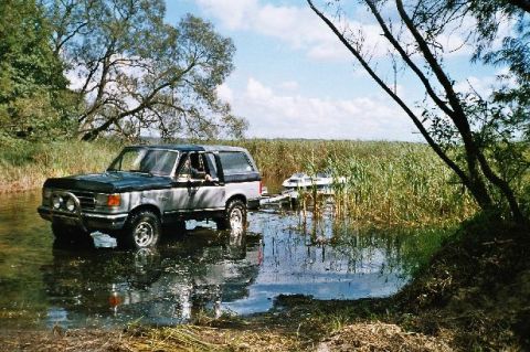 1989 Ford Bronco - Now i drive with General Grabber M/T. 33 x 12.5 x 15 (with no lift.)