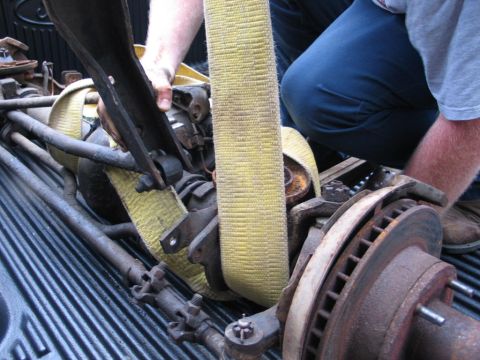 1995 Ford Bronco - looping a tow strap around the D44 to pick it up