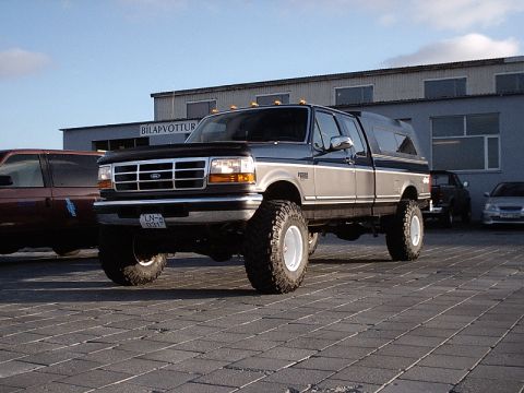 1996 Ford Bronco - This lifted Ford F-250 truck has a two-tone paint scheme and a camper shell.