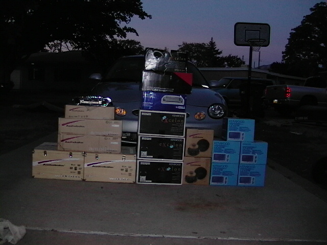 1999 Ford Taurus with stacked car stereo boxes in front