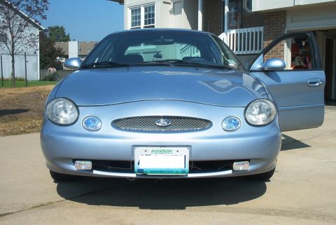 1998 Ford Taurus “Cecilia”