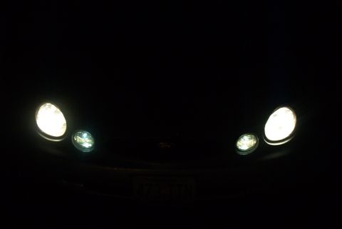 1998 Ford Taurus - regular lights....... excepting of course that they're cyberwhites in the turns, and walmart blues....