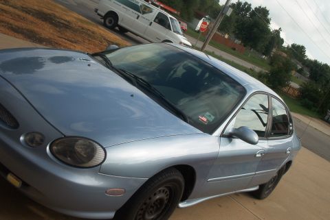 1998 Ford Taurus photo