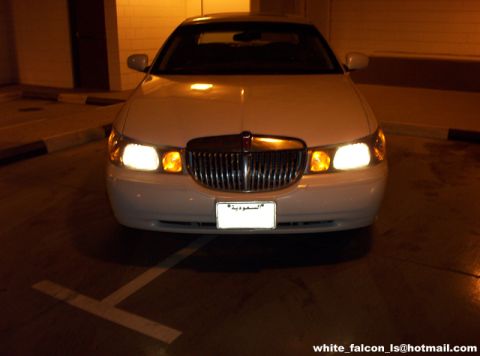 2000 Ford Crown Victoria - This Lincoln Town Car has a distinctive grille and headlight design, different from a 2000 Ford Crown Victoria.
