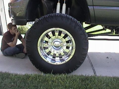 1989 Ford Bronco - 20" wheels and 40" trxus tires