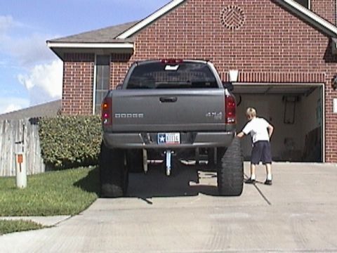 1989 Ford Bronco - Back view with friends bro standin there