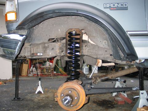 1992 Ford Bronco - driver side coil hooked up. that's ride height w/o the tire
