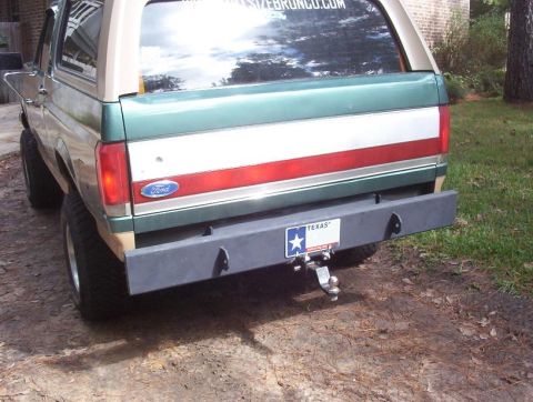 1989 Ford Bronco - The rear of a 1989 Ford Bronco shows its bumper, trailer hitch, and a Texas license plate.
