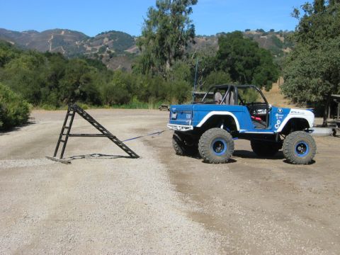 1985 Ford Bronco - Mark pulling the RTI ramp back to his trailer