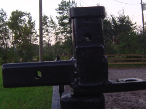 1993 Ford Bronco - Close-up of a black trailer hitch receiver, with the Supermotors logo visible at the bottom right.