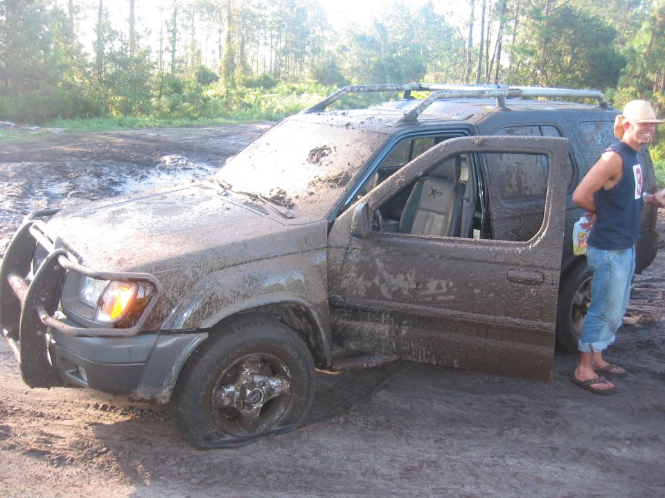 Mike next to Rich's Xterra...the reason I left Daytona at 4:30am on a Friday night to go to Deland to rescue him
