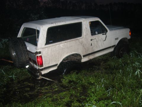 1989 Ford Bronco - Well at 4:30 I couldnt get a ujoint, and my spare was missing a cap, and the one on my front driveshaft was toast...so I figured I could pu…