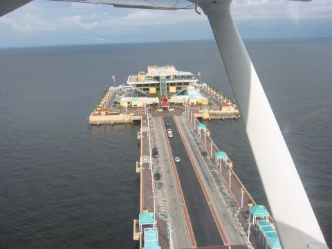 1989 Ford Bronco - The approach to Albert Whitted airport in St. Petersburg took us right over the pier...how sweet was this...