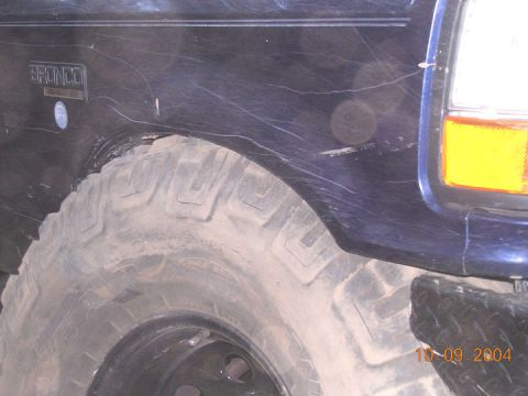 1994 Ford Bronco - stuffing the front 40. Still rubs a lot