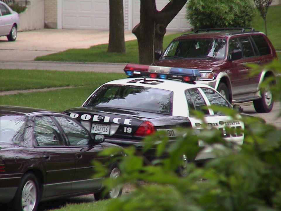 Hoffman Estates Police - May 20, 2004 - 02