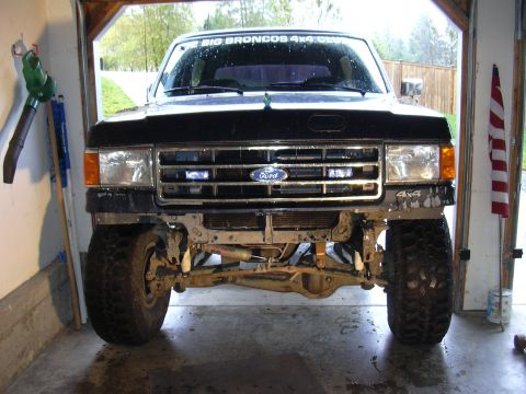 1991 Ford Bronco - Here is the Bronco with no bumper and the plastic air dam removed from under the grill