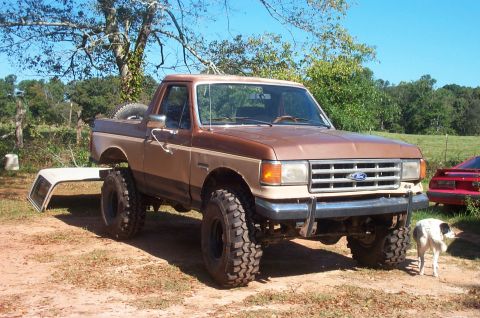 1987 Ford Bronco - This lifted 1987 Ford Bronco has its removable top detached and resting beside it.
