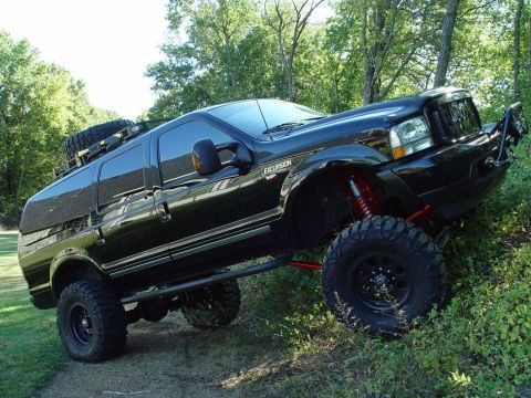 2002 Ford Excursion photo