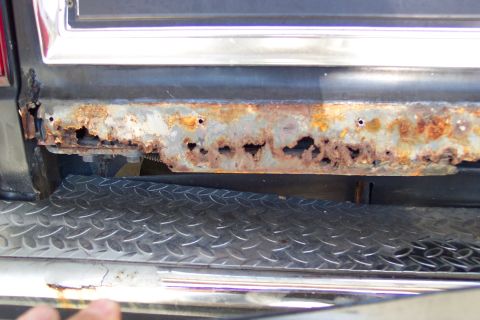 1986 Ford Bronco - The lower section of the 1986 Ford Bronco's tailgate shows extensive rust damage.