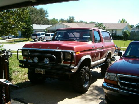 1979 Ford Bronco - Go the winch on it