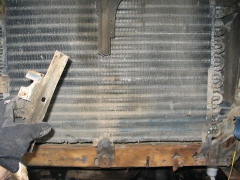 1986 Ford Bronco - Gotta cut the center member out to get it snug