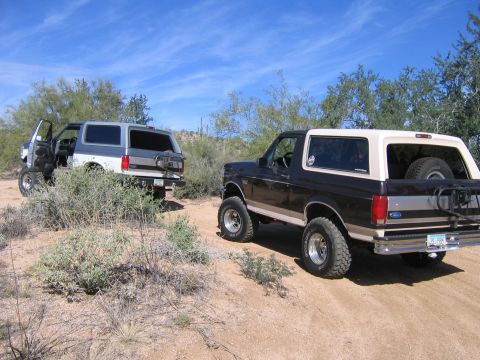 1995 Ford Bronco - Lockin up
