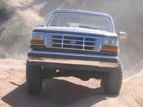 1995 Ford Bronco - OL'HANK in a dust cloud