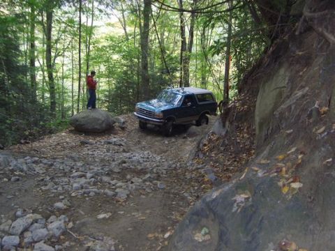1996 Ford Bronco - Dropping my axle on a rock on trail #4