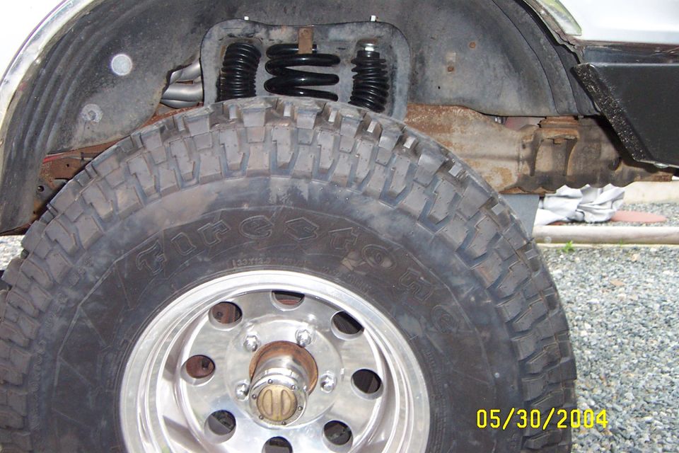 Lifted rear suspension and large off-road tire
