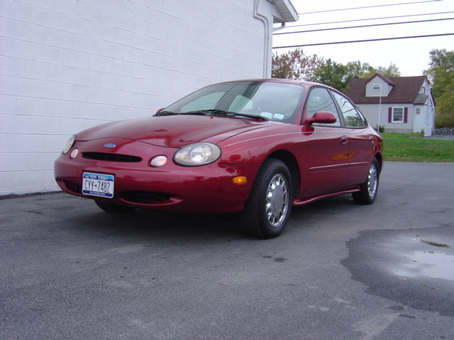 Red 1998 Ford Taurus sedan, front 3/4 view