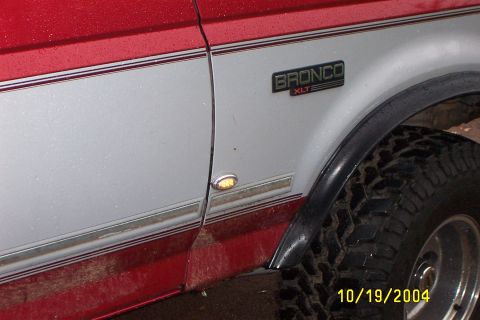 1996 Ford Bronco - Side turn signal wired to front turn signals